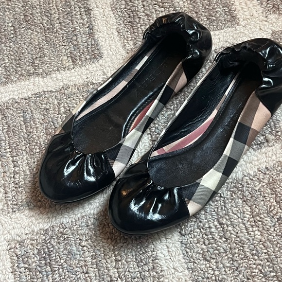 Burberry Black Patent Leather Flats 6.5 - Picture 1 of 5